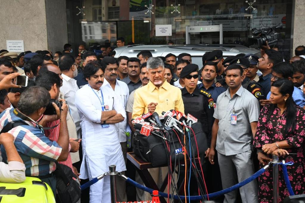 Naidu, PK Hold Talks To Finalise List Of Contestants for AP Polls