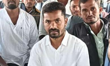 Newspaper Distributors Air Their Vows; Seek Remedy