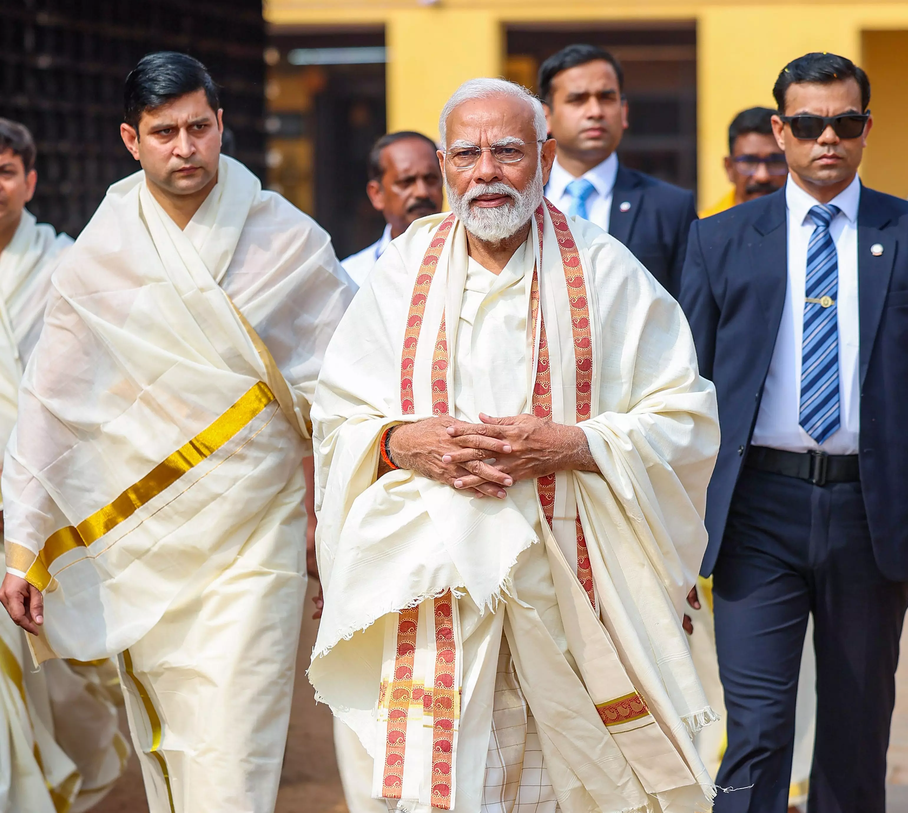 Kerala: PM Modi performs puja, darshan at Guruvayur Temple