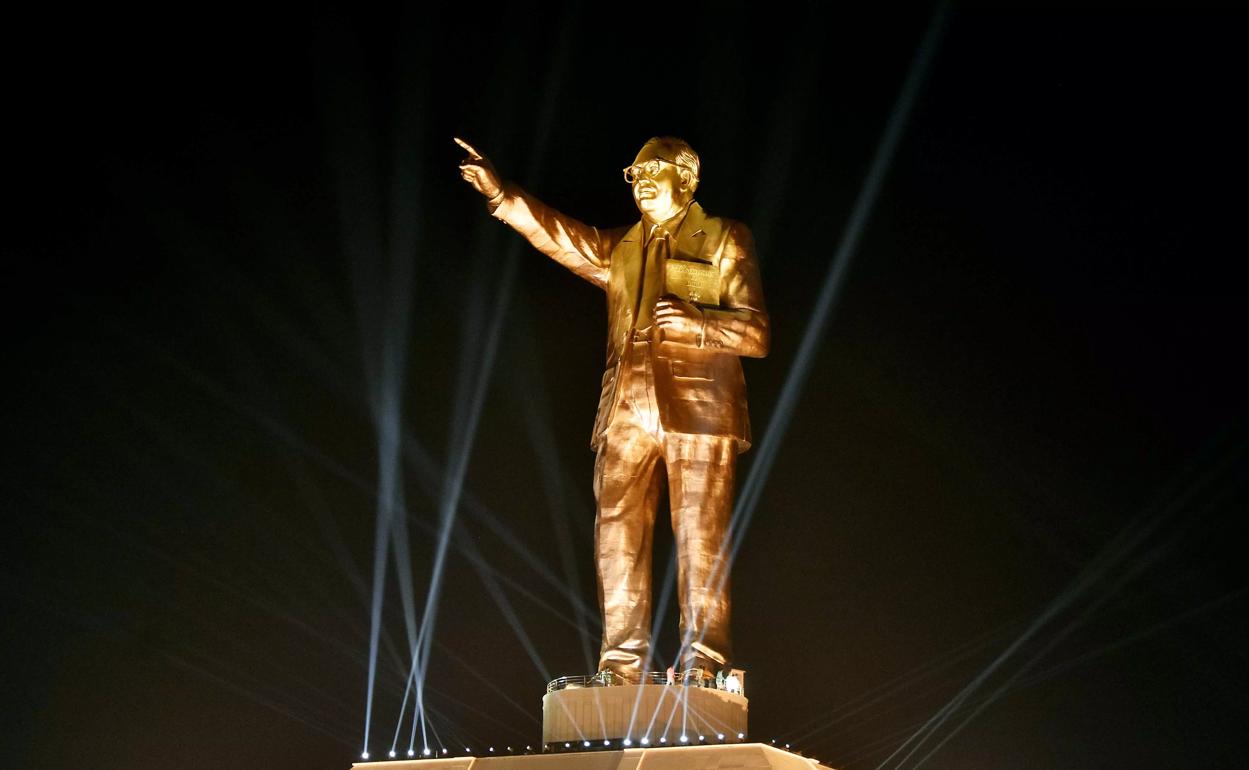 Jagan calls upon people to attend unveiling of Ambedkar statue