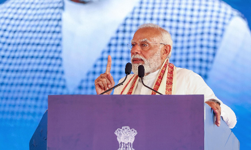 PM inaugurates projects worth Rs 4000 crore in Kochi