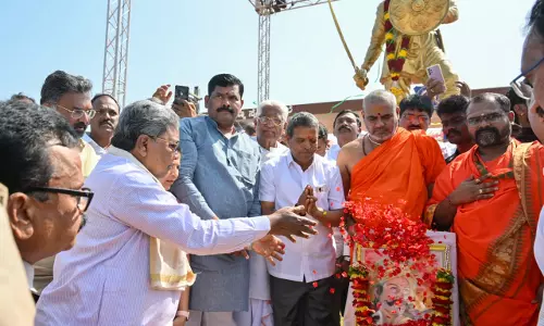 Moorkha: CM Siddaramaiah Reacts to BJP MP Hegdes Controversial Statement on Mosques and Temples