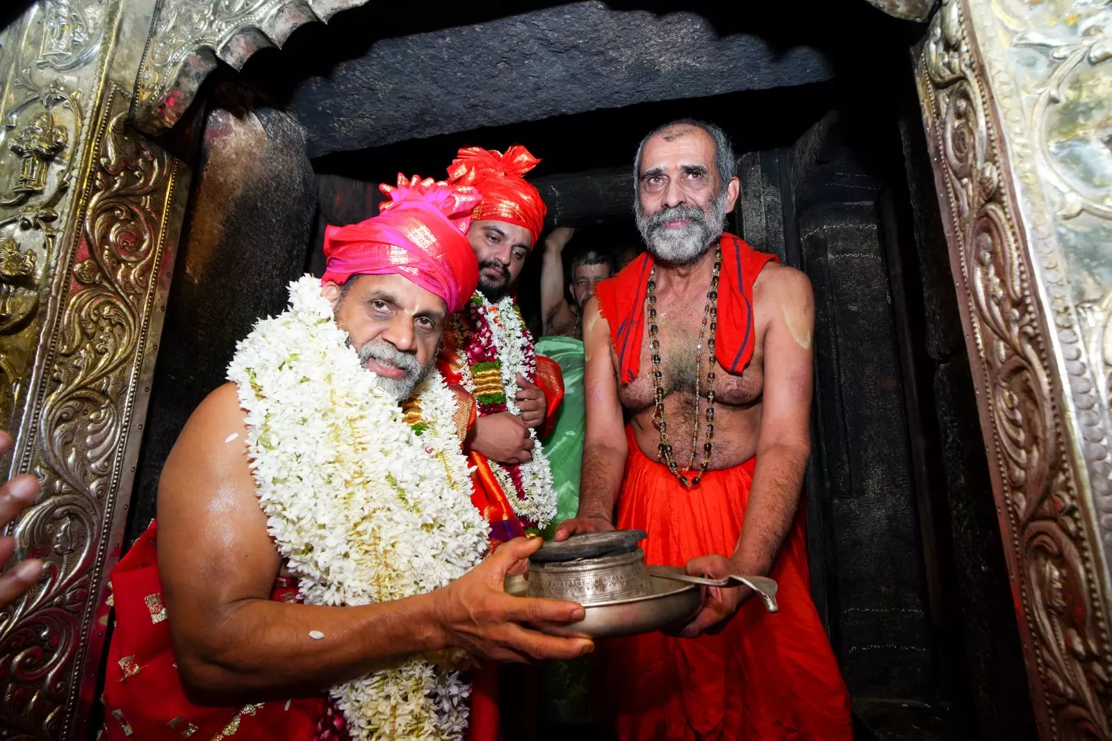 Sri Sugunendra Tirtha Swamiji Assumes Paryaya Peetha in Udupi