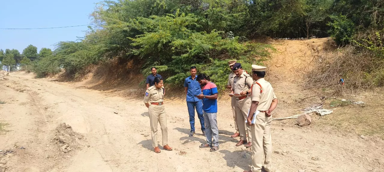 Jogulamba Gadwal SP inspects sand reaches