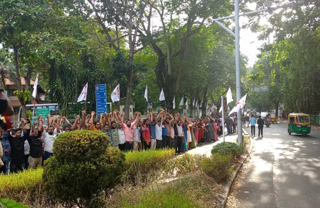 Lakhs join DYFIs 600 km human chain against Centres neglect of Kerala