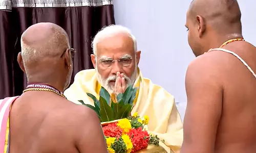 PM Modi arrives in Trichy, Priests of Ranganathaswamy Temple welcome first visit by a PM PM Modi arrives in Trichy, Priests of Ranganathaswamy Temple welcome first visit by a PM