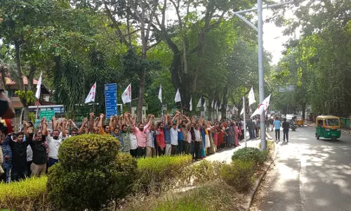 Lakhs join DYFIs 600 km human chain against Centres neglect of Kerala