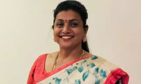 Roja calls Sharmila naïve, Chandrababus puppet Roja calls Sharmila naïve, Chandrababus puppet