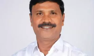 Ministers Meet with Corrupt Babus, Says BJP