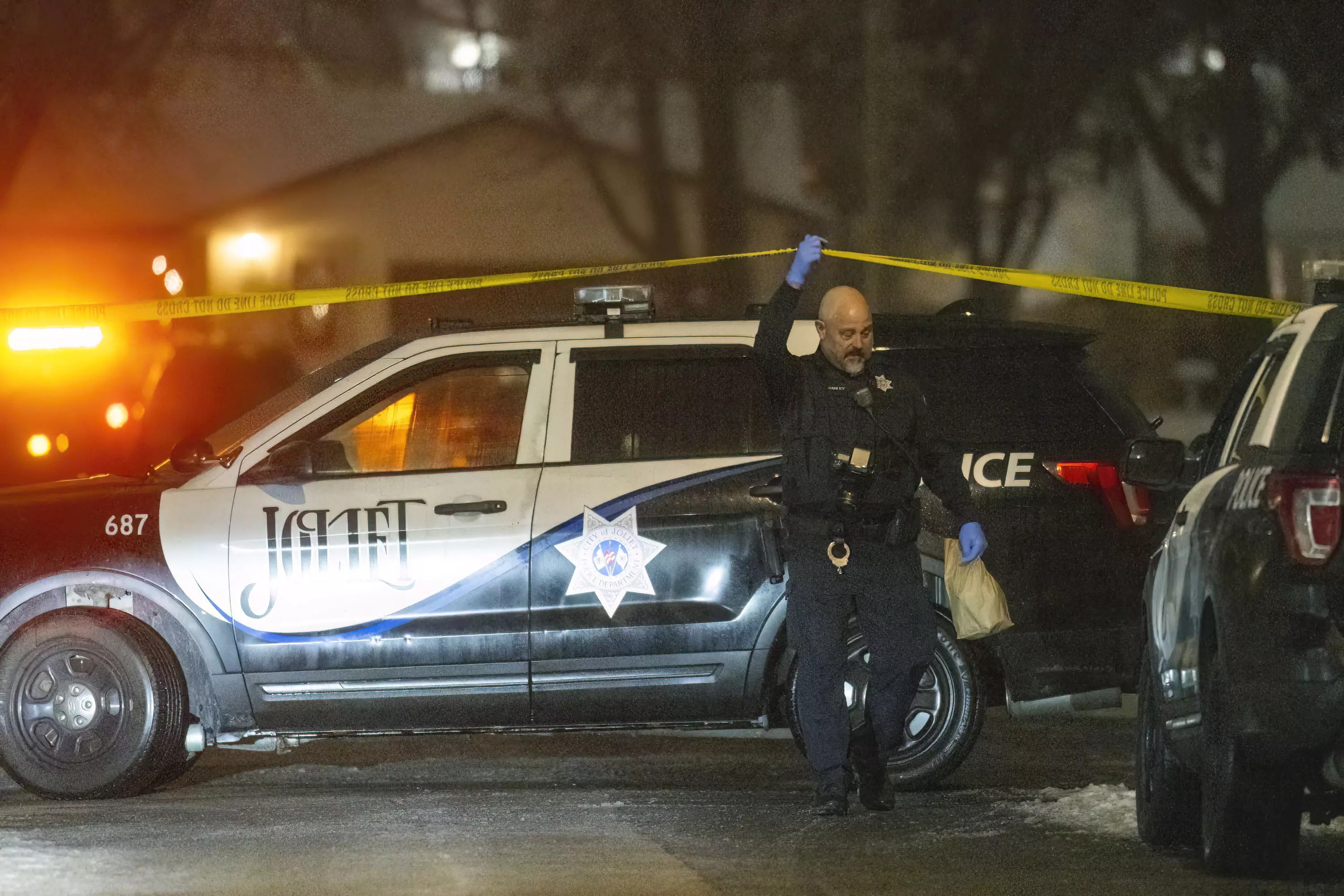 Eight people killed near Chicago, US police search for gunman