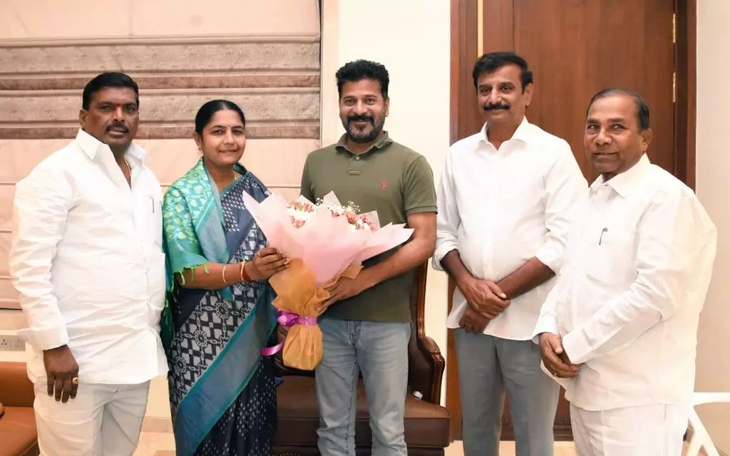 4 BRS MLAs Meet CM Revanth, Sparks Speculations 4 BRS MLAs Meet CM Revanth, Sparks Speculations