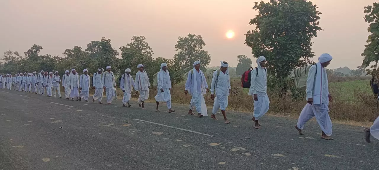 Mesram clan Adivasis begin padayatra to fetch Gangajal for Abhishekam on ‘naga’ god Nagoba