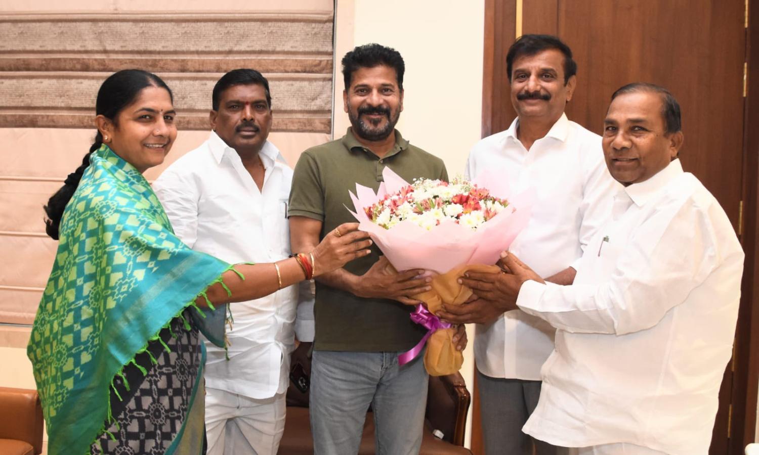 BRS MLAs met CM at Harish’s behest: Raghunandan BRS MLAs met CM at Harish’s behest: Raghunandan