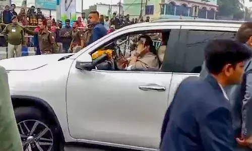West Bengal CM Mamata Banerjee Injured in Car Accident in Bardhaman