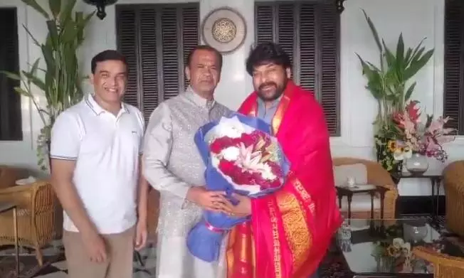 Telangana minister Komati Reddy Venkat Reddy felicitates Chiranjeevi