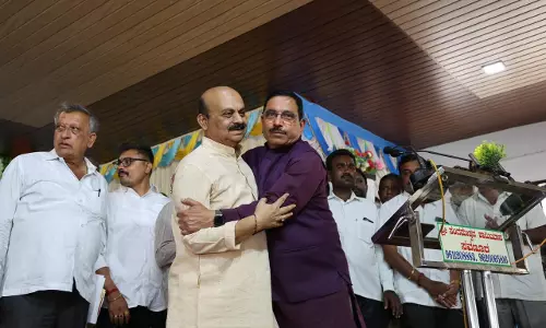 Hanuma Dhwaj Removal Sparks Political Uproar in Karnataka Hanuma Dhwaj Removal Sparks Political Uproar in Karnataka