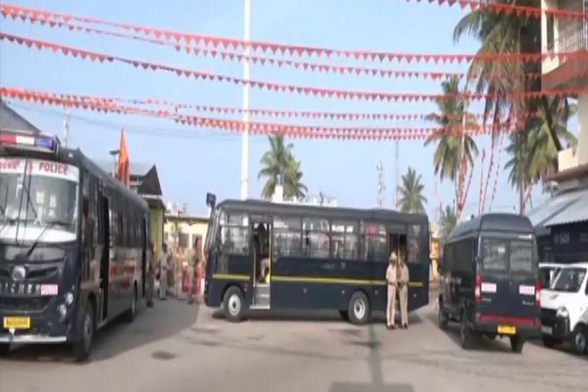 Karnataka: Row over removal of saffron flag intensifies in Mandya