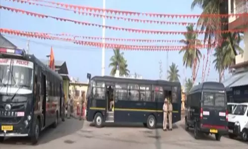 Karnataka: Row over removal of saffron flag intensifies in Mandya Karnataka: Row over removal of saffron flag intensifies in Mandya