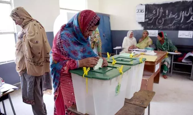 Pakistanis Vote in General Elections Amid Security Concerns