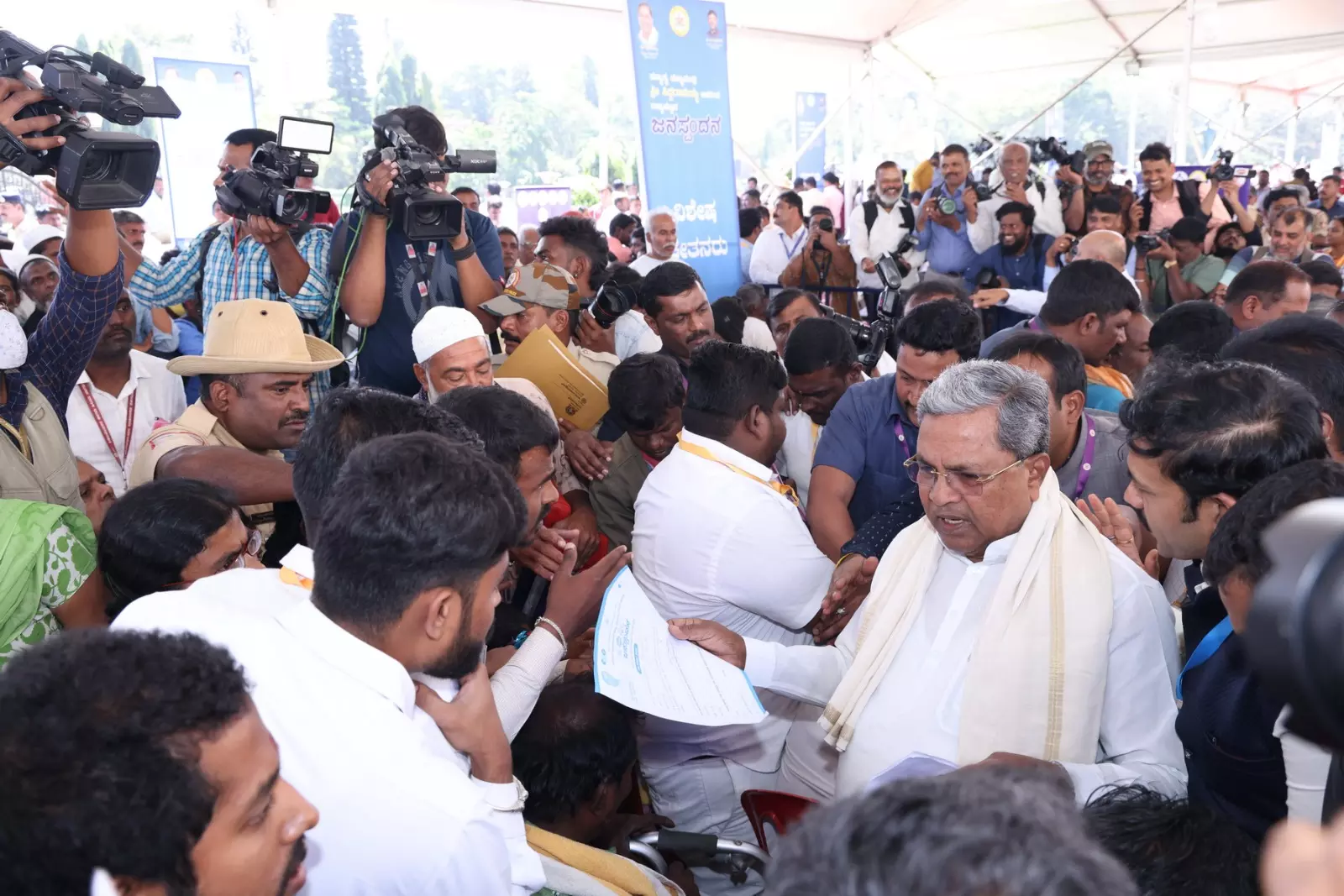 Karnataka CMs Janaspandana Received 11,000 Applications Karnataka CMs Janaspandana Received 11,000 Applications