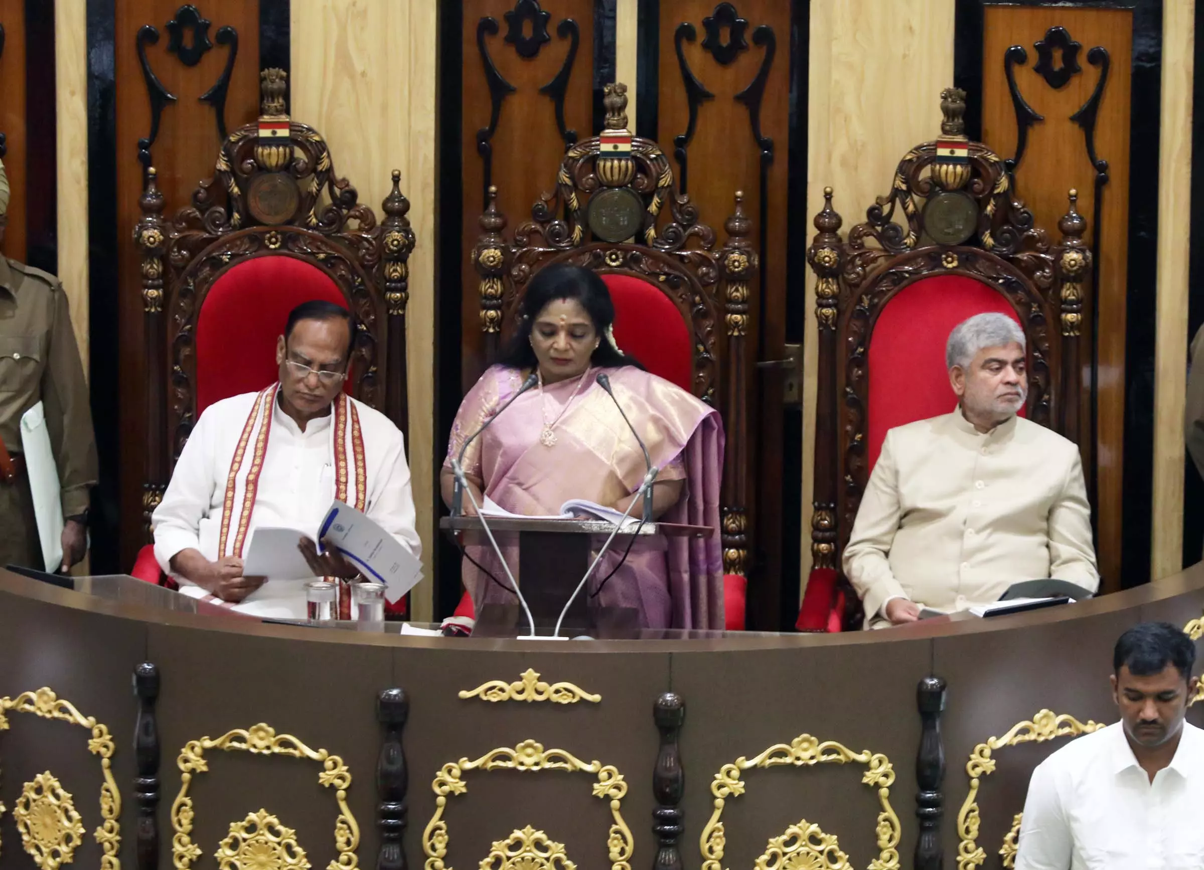 TS Governor Raps BRS, Praises Congress in Budget Session Address