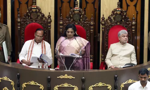 TS Governor Raps BRS, Praises Congress in Budget Session Address