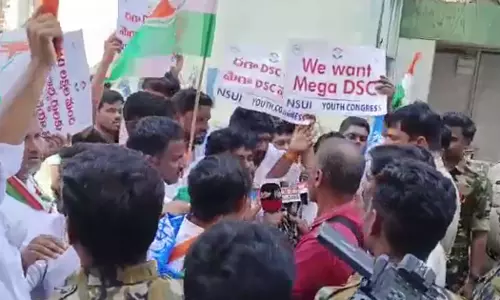 Youth Outfits Turn Up Heat on YSRC Govt Over DSC Youth Outfits Turn Up Heat on YSRC Govt Over DSC