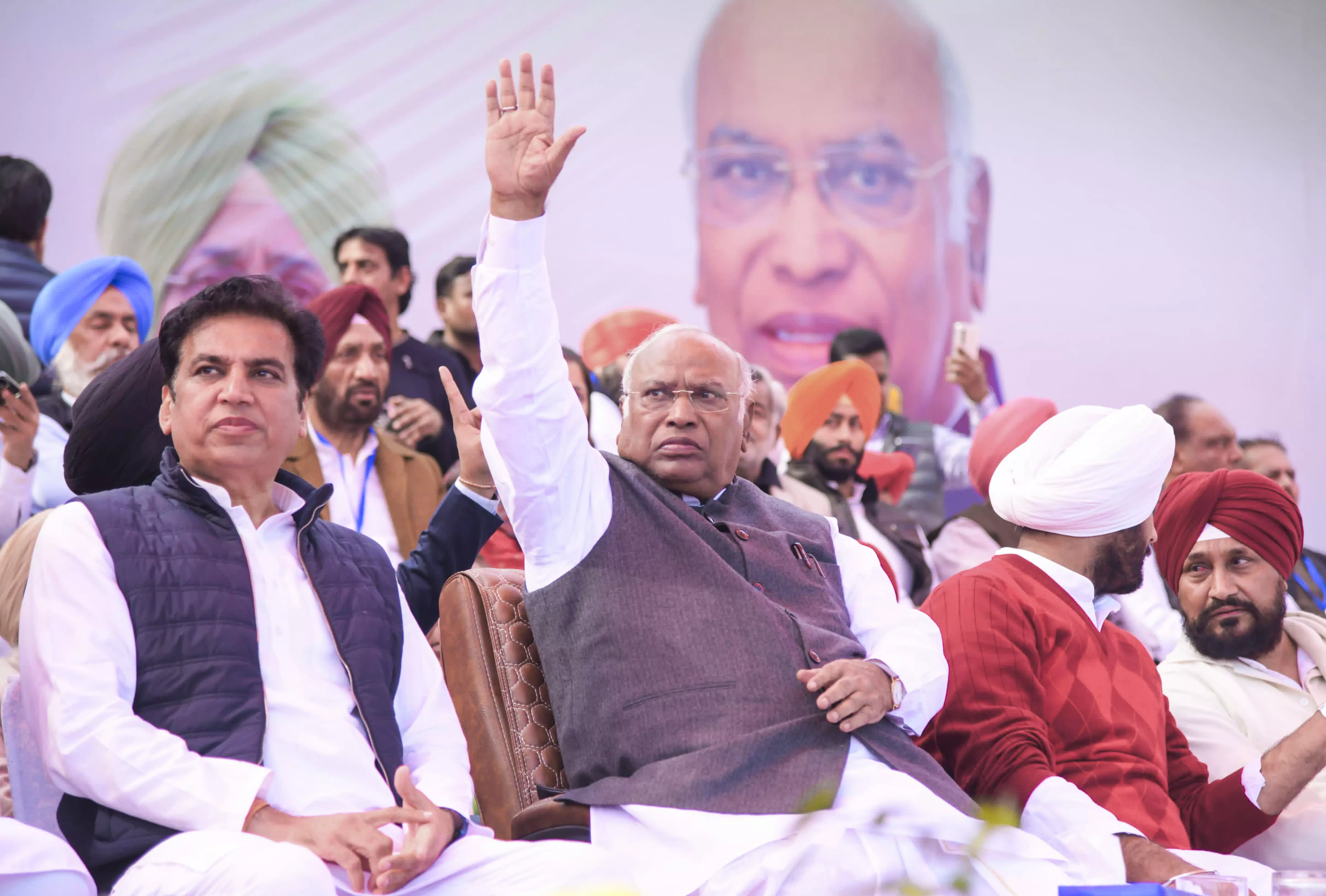 Kharge attacks Modi govt for curbing voice of farmers