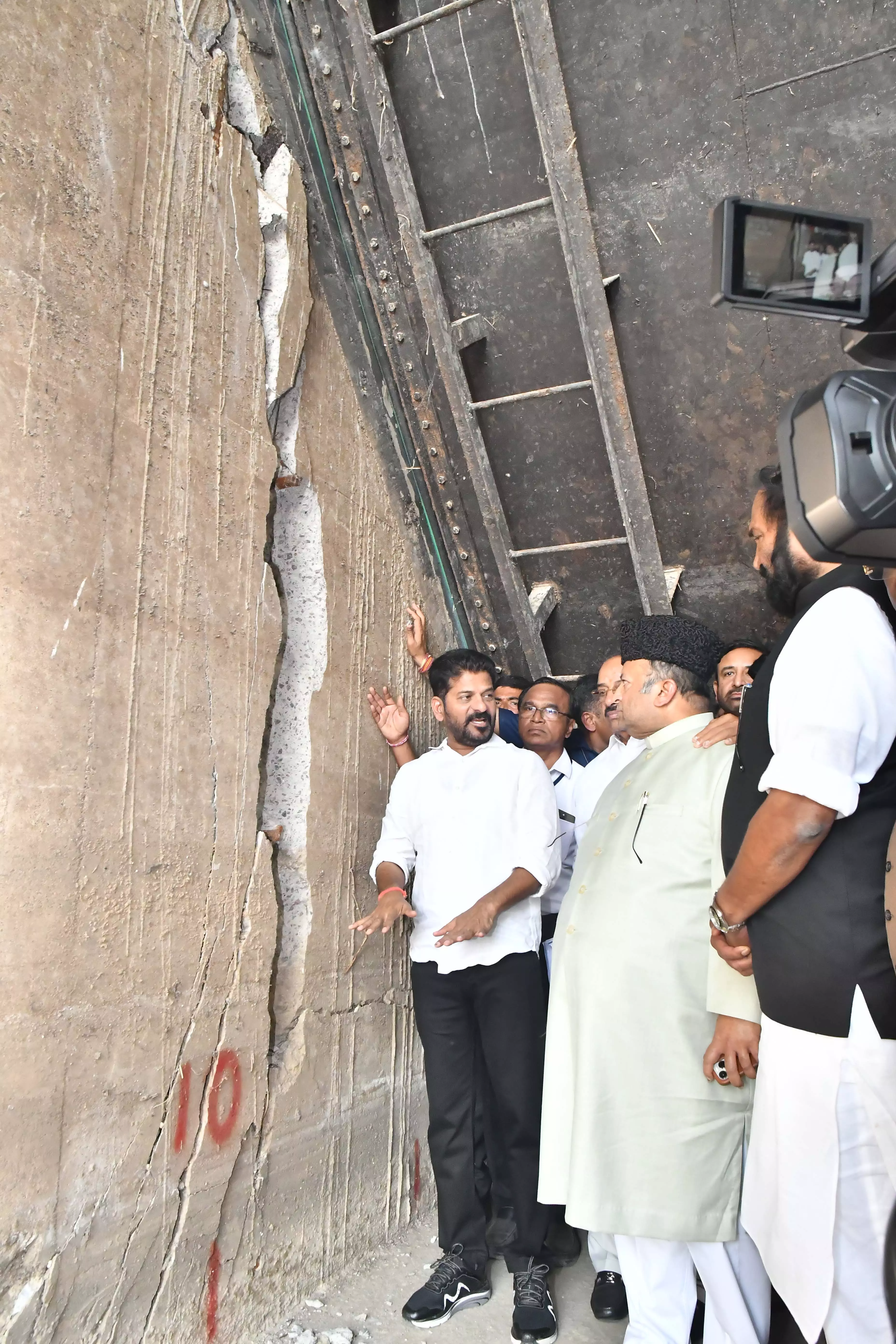 Revanth slams KCR, says govt will recover loot through law