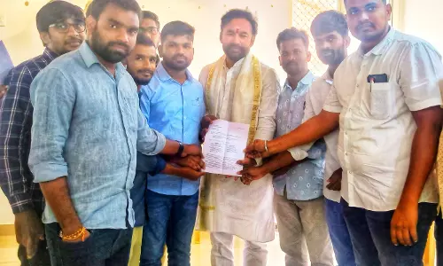 Students Seek Redressal from TS BJP Chief for Education Issues Students Seek Redressal from TS BJP Chief for Education Issues