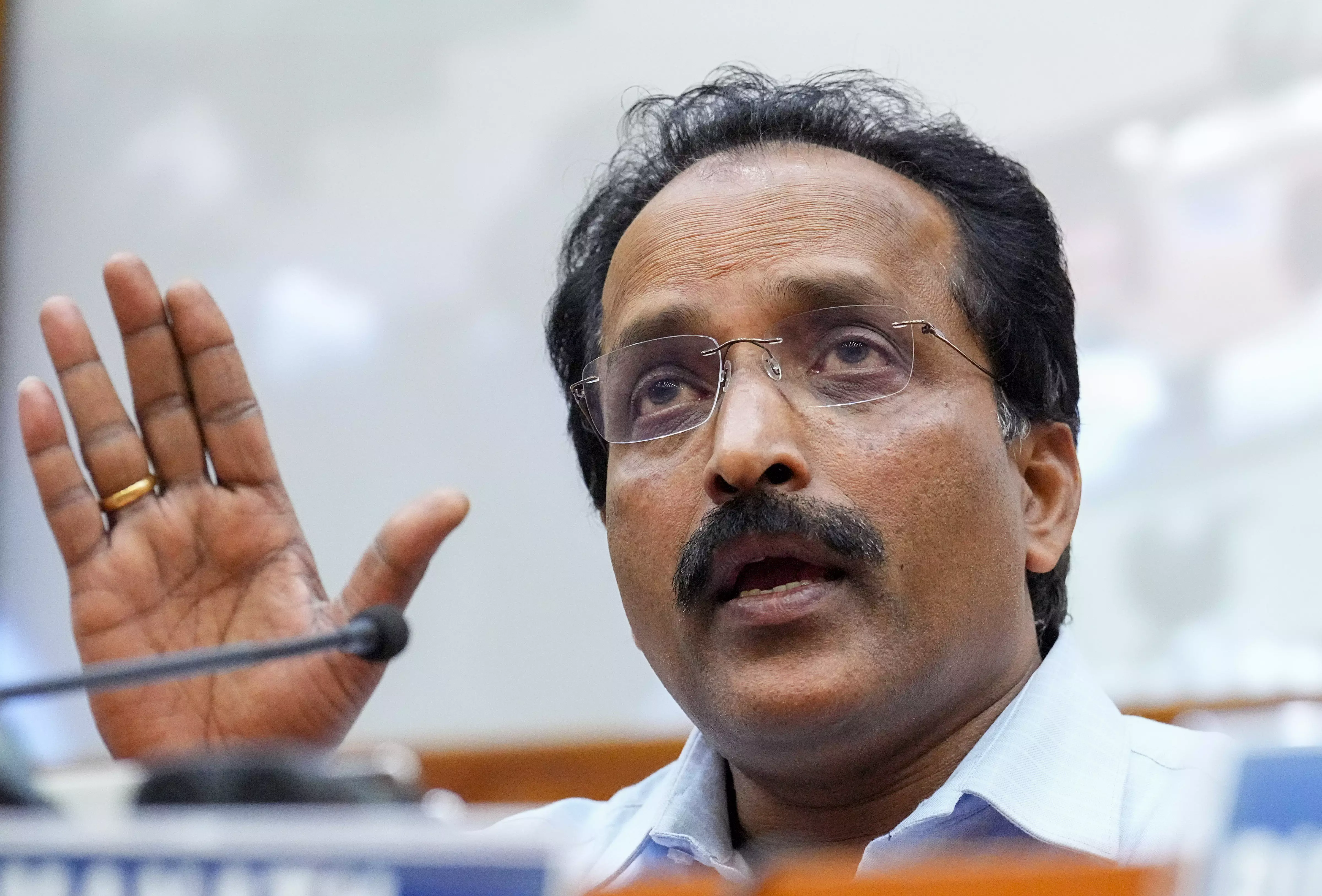 Isro Plans to Bring Back Soil from Moon Isro Plans to Bring Back Soil from Moon
