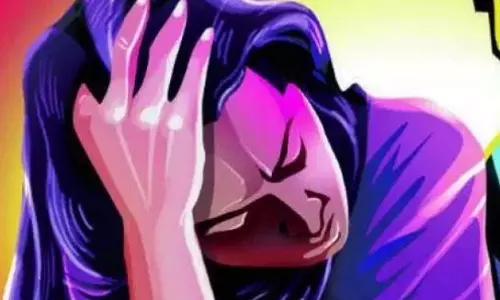 Hyderabad: Woman in Silent Protest Outside her Husbands Home