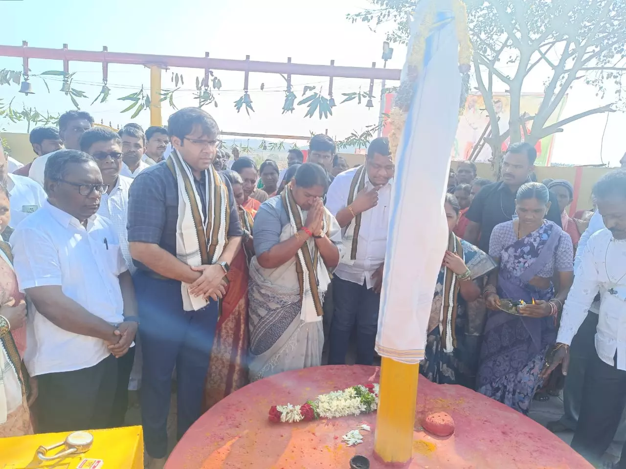 Devotees Start Arriving in Large Numbers at Medaram for Jatara Devotees Start Arriving in Large Numbers at Medaram for Jatara