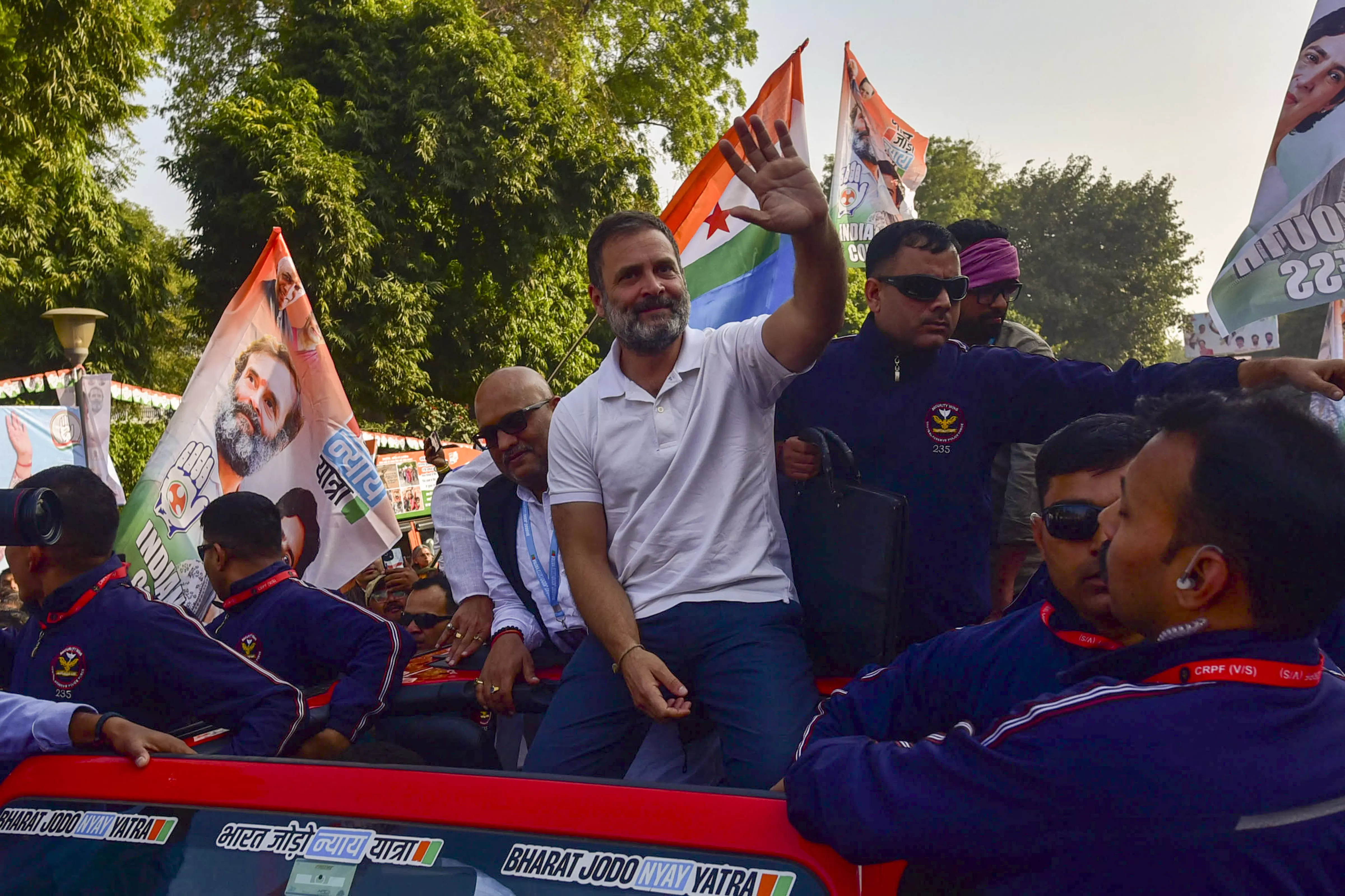 Rahul Shows Job-Seekers Image, Slams BJP Rahul Shows Job-Seekers Image, Slams BJP