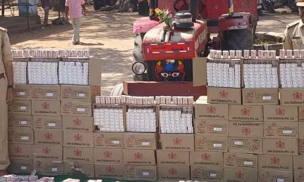 Kurnool SEB Intercepts Illegal Liquor Smuggling Operation Kurnool SEB Intercepts Illegal Liquor Smuggling Operation
