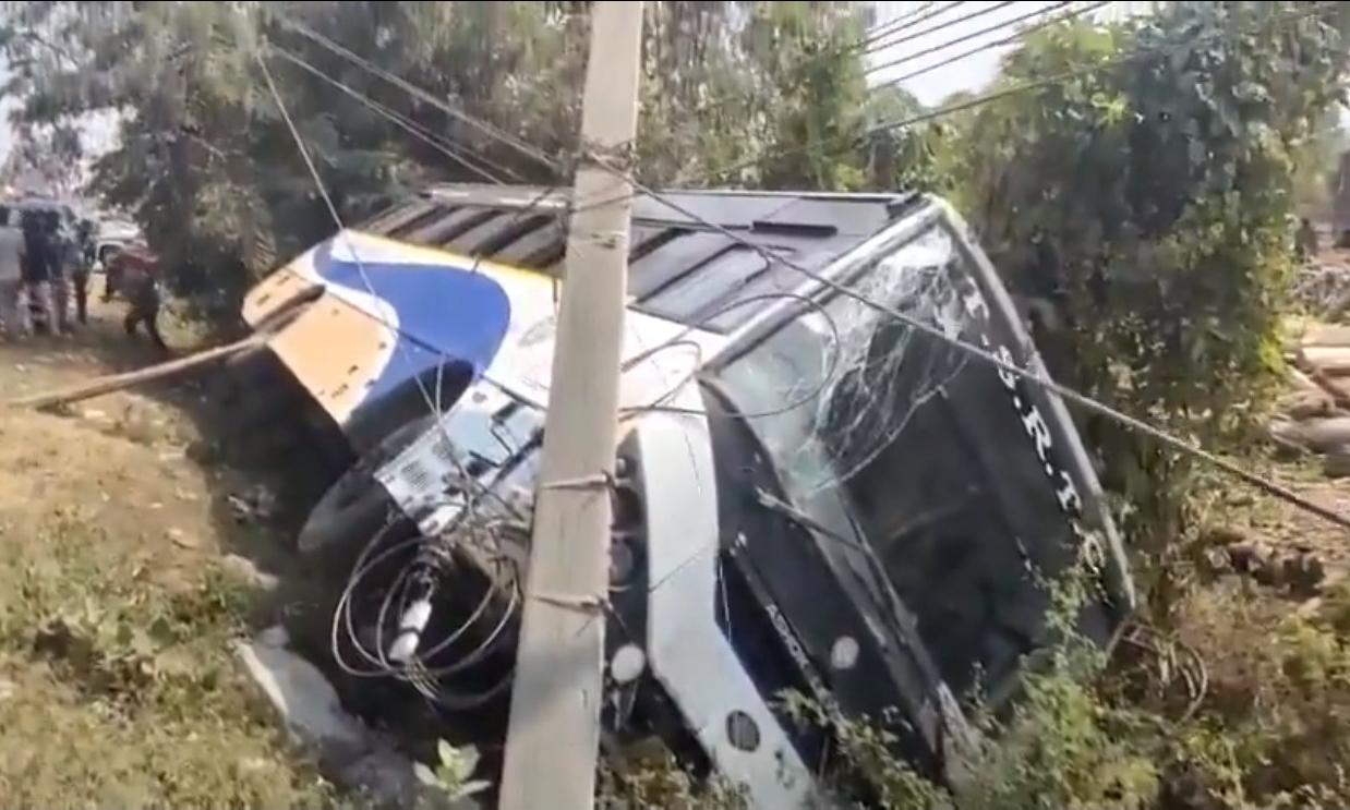 Vizag-Bhadrachalam TSRTC Bus Overturns, Passsengers Safe Vizag-Bhadrachalam TSRTC Bus Overturns, Passsengers Safe