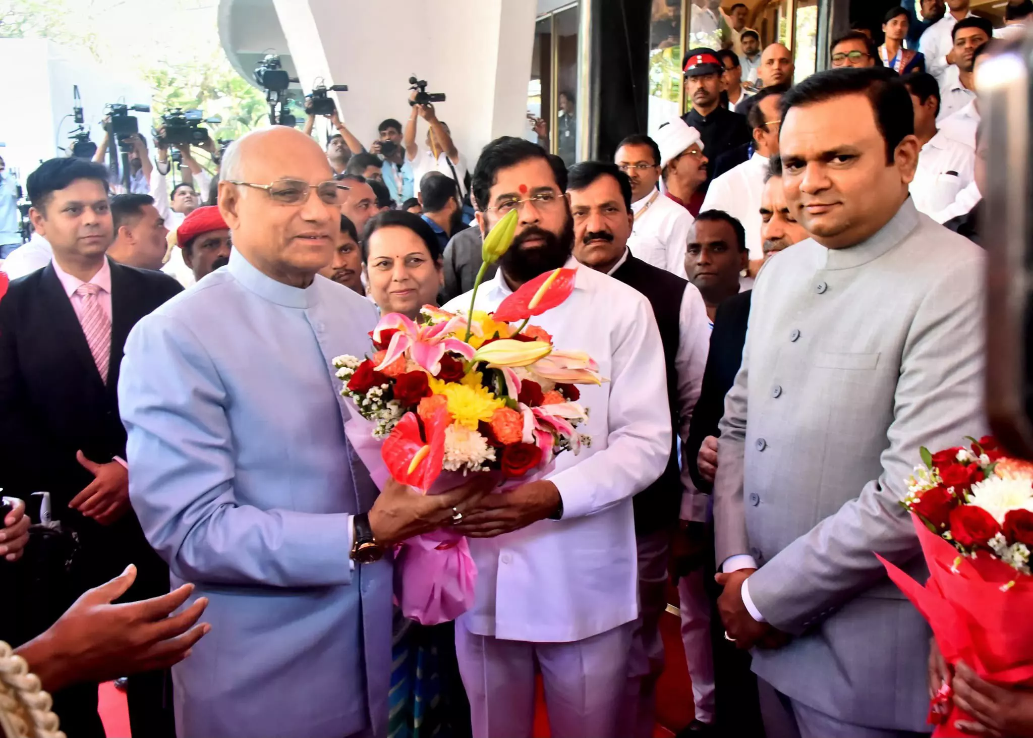 Maharashtra govt approves bill to extend 10% reservation to Marathas