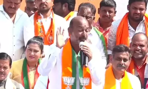 Hit those speaking about BJP-BRS alliance with footwear: Bandi Hit those speaking about BJP-BRS alliance with footwear: Bandi