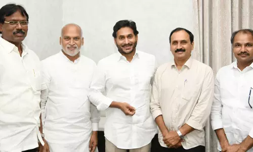 Alla Ramakrishna Reddy Rejoins YSRC, Meets CM Jagan