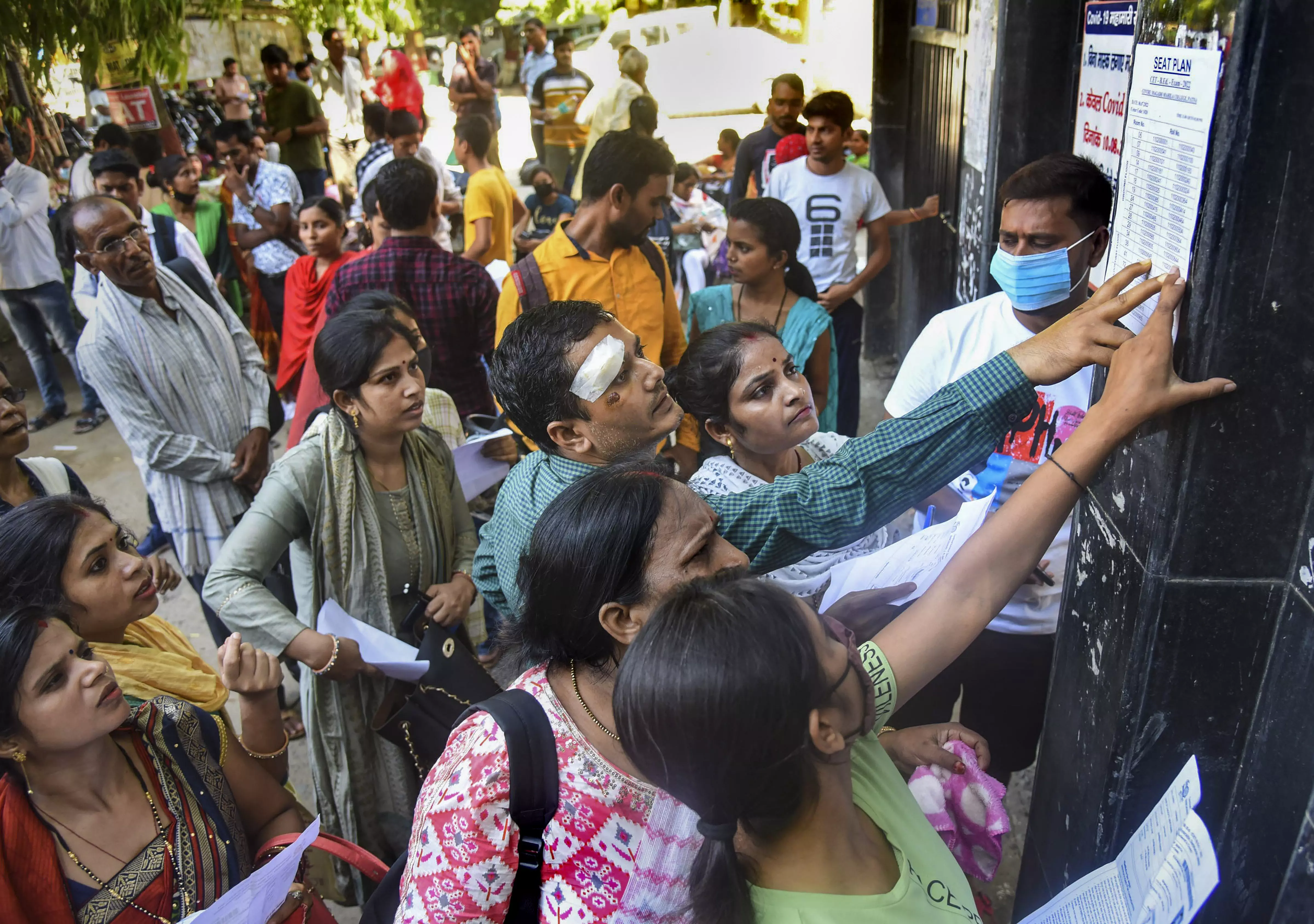 TS Govt Likely to Issue Notification for 11,000 DSC Posts TS Govt Likely to Issue Notification for 11,000 DSC Posts