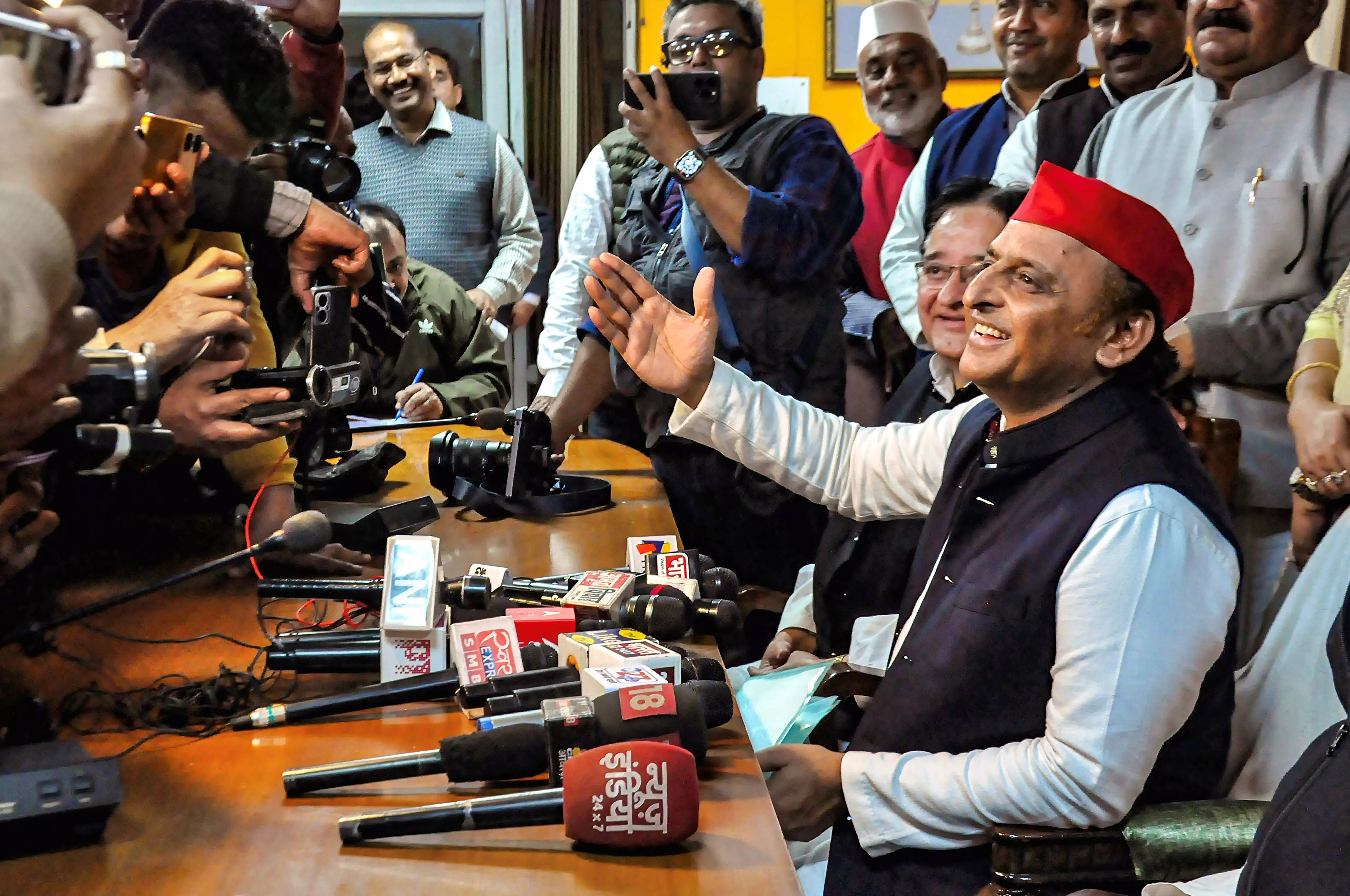 Congress, SP Settle UP Pact, Ties with AAP Hit Roadblock