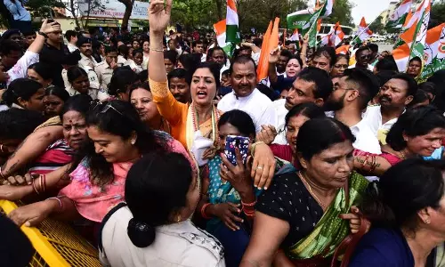 Odisha: Congress Women Activists Clash With Police During Protest Rally