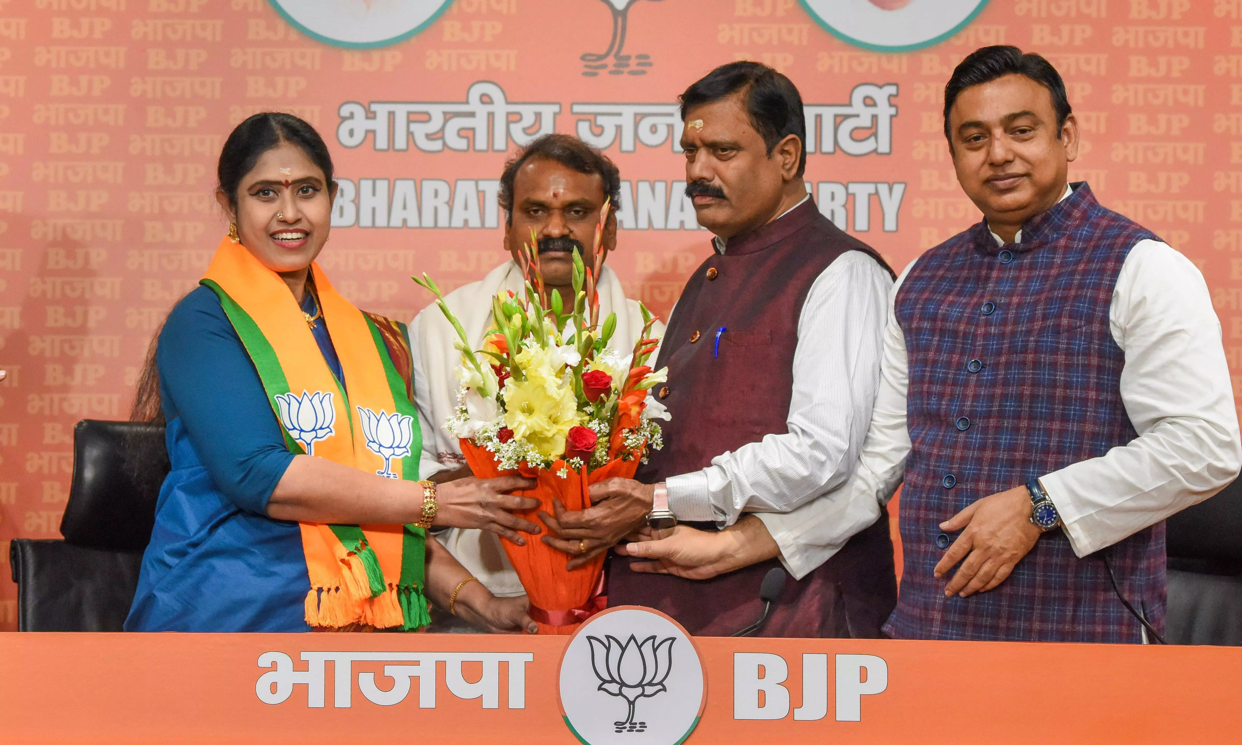 Congress MLA Vijayadharani Joins BJP, Triggers Speculation in Tamil Nadu Politics