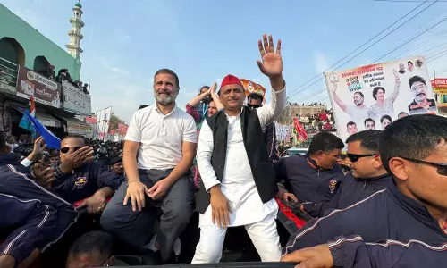 Akhilesh Yadav Joins Rahul Gandhis Yatra Days After Finalising Seat-sharing Deal