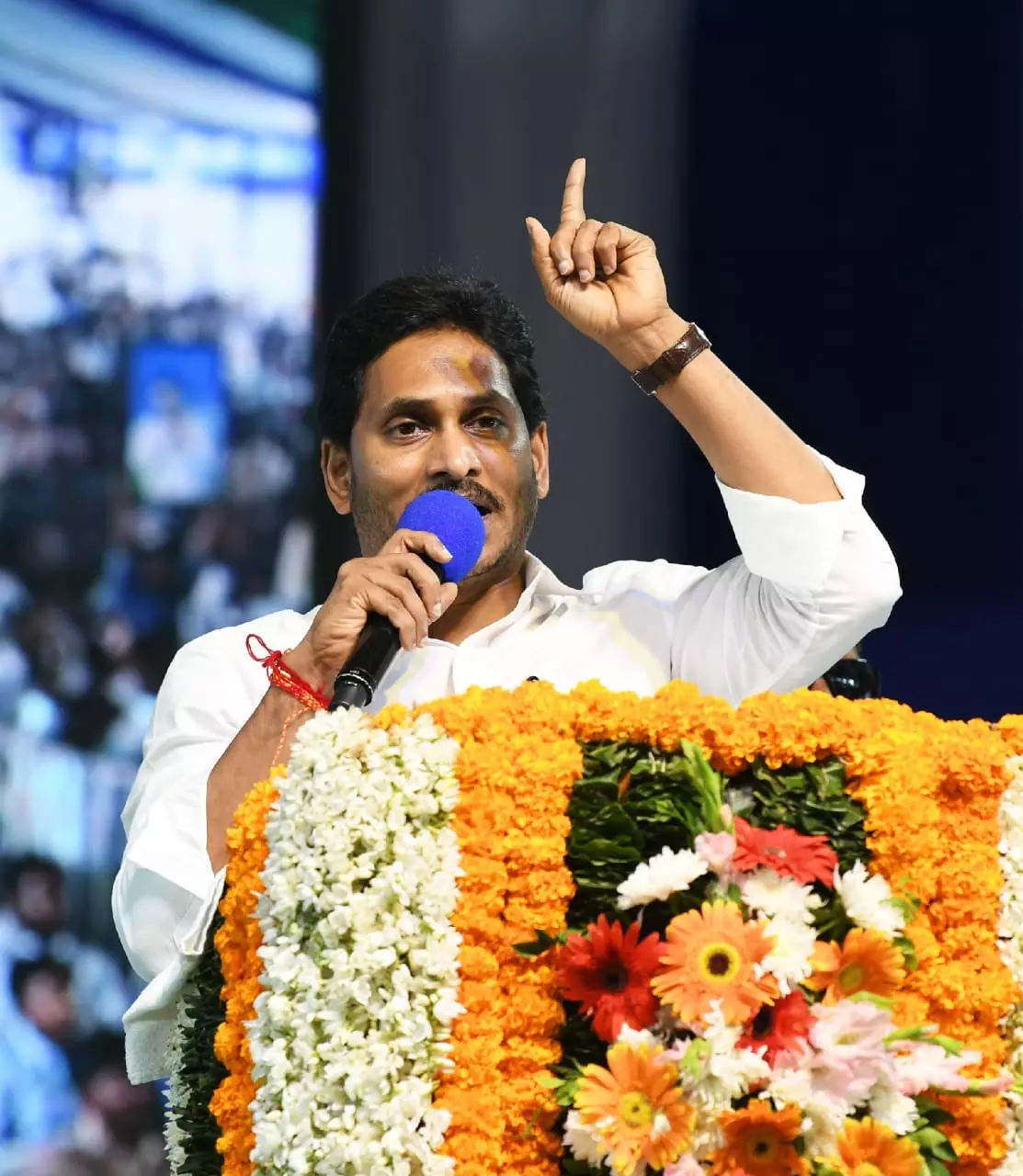 Jagan urges public to evaluate past regimes and decide on support Jagan urges public to evaluate past regimes and decide on support