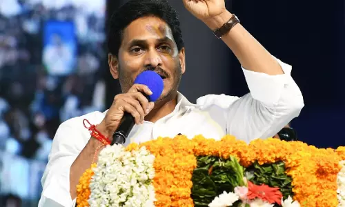 Jagan urges public to evaluate past regimes and decide on support