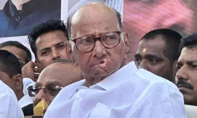 Ajit, Sharad Pawar share stage, avoid each other Ajit, Sharad Pawar share stage, avoid each other
