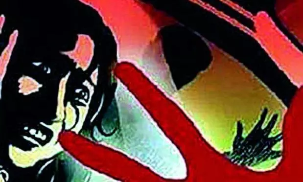 Sensing Kidnap, Woman Jumps from Auto