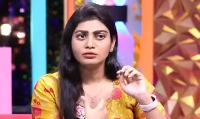 Woman Who Hit Home Gurad is Film Actress Woman Who Hit Home Gurad is Film Actress