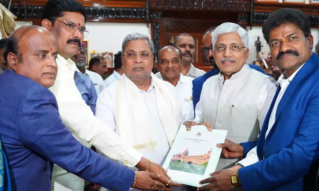 CM Receives Commissions Report on Socio-economic Survey in Karnataka